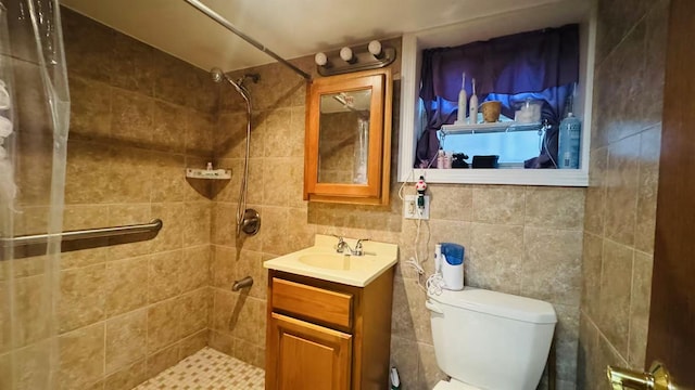 136-23 61st Rd, Flushing, NY 11367 - full bath with a tile shower, vanity, and toilet