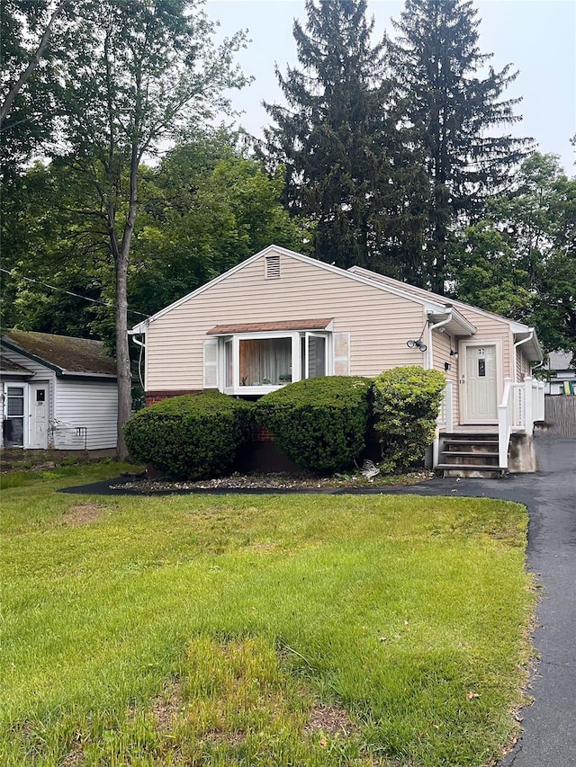 13 W Hickory St, Spring Valley, NY 10977 - view of front of home with a front yard