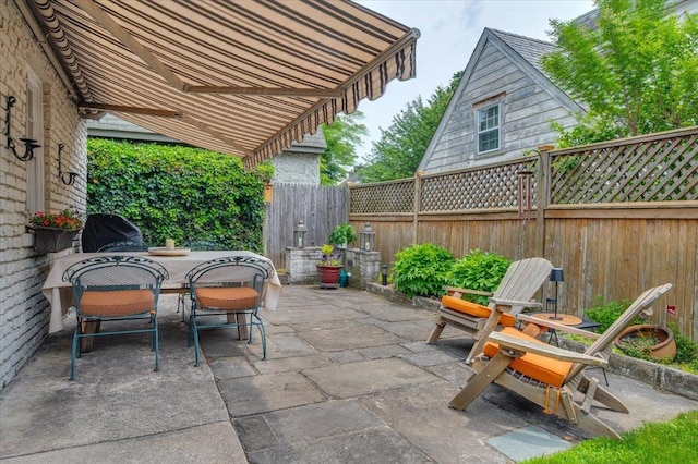 400 Manor Ridge Rd, Pelham, NY 10803 - view of patio with outdoor dining area