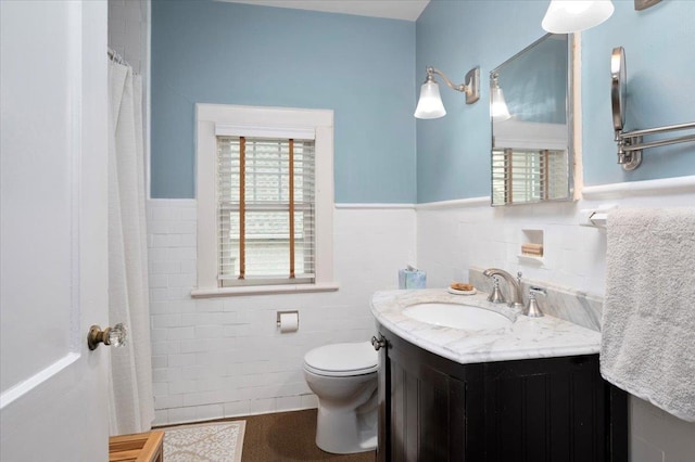 400 Manor Ridge Rd, Pelham, NY 10803 - full bath featuring vanity, a wainscoted wall, tile walls, and a shower with shower curtain