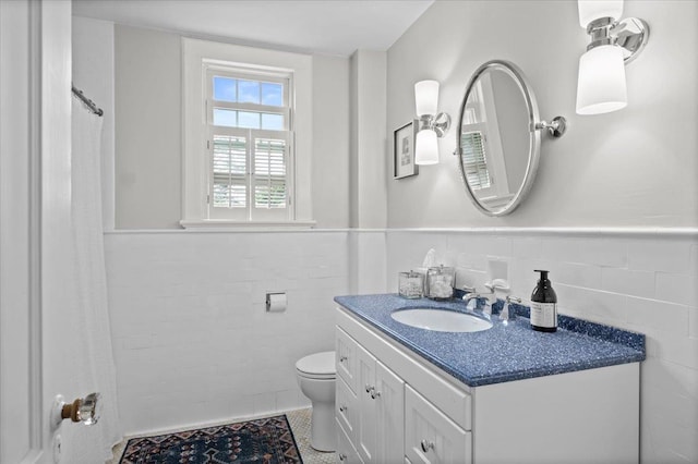 400 Manor Ridge Rd, Pelham, NY 10803 - bathroom featuring vanity, tile walls, wainscoting, and a shower with curtain