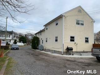 1938 Meadowbrook Rd, Merrick, NY 11566 - view of side of home