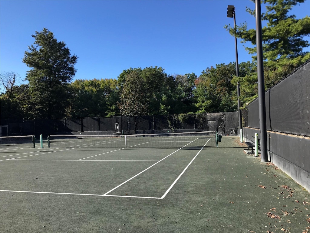1404 Bonnie Ln Unit 15803, Bayside, NY 11360 - view of tennis court