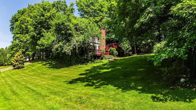 32 Overhill Rd, Yorktown Heights, NY 10598 - view of green lawn
