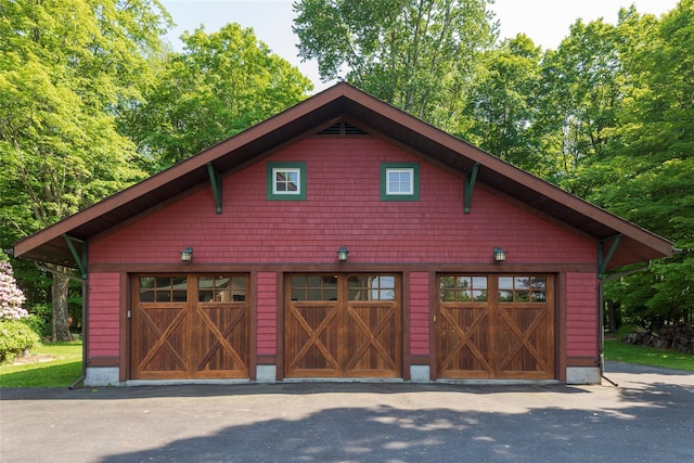 8 Elmer Galloway Rd, Katonah, NY 10536 - view of garage