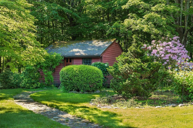 8 Elmer Galloway Rd, Katonah, NY 10536 - view of side of home featuring a lawn