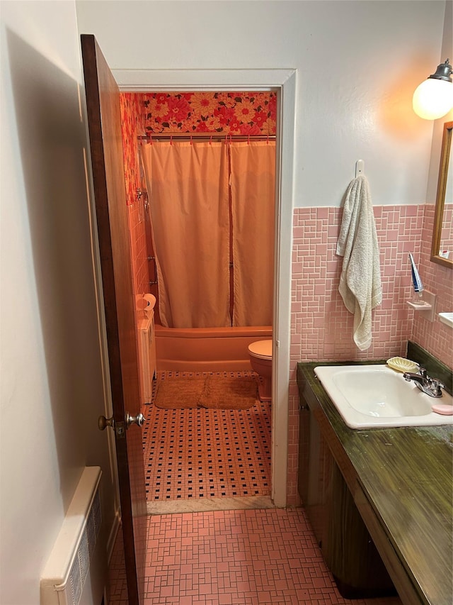 21 Stillman Rd, Glen Cove, NY 11542 - bathroom with vanity, shower / tub combo with curtain, toilet, and wainscoting