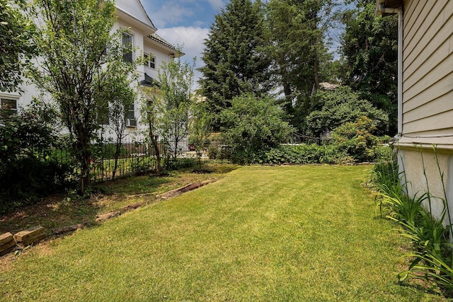 115 Primrose Ave, Mount Vernon, NY 10552 - view of yard