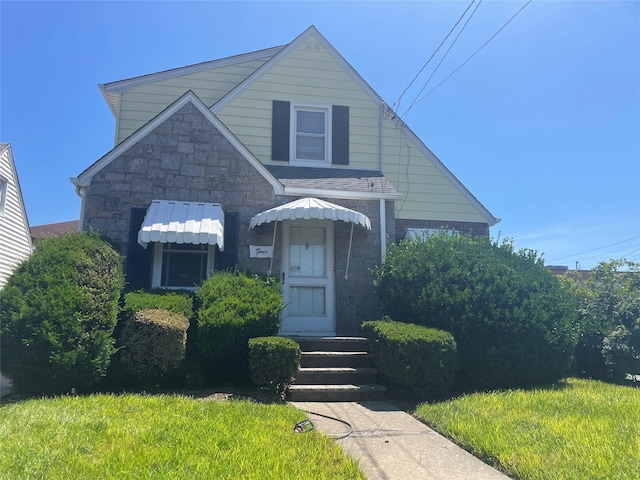 4 New Hyde Park Rd, New Hyde Park, NY 11040 - bungalow-style house with stone siding