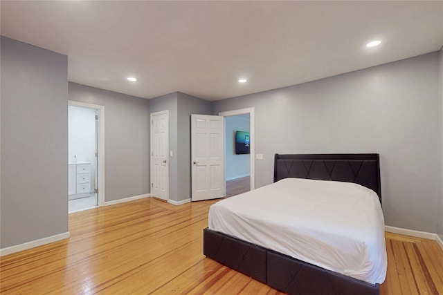 33 Hollowbrook Ct N, Cortlandt Manor, NY 10567 - bedroom featuring light wood-style flooring, recessed lighting, and ensuite bathroom