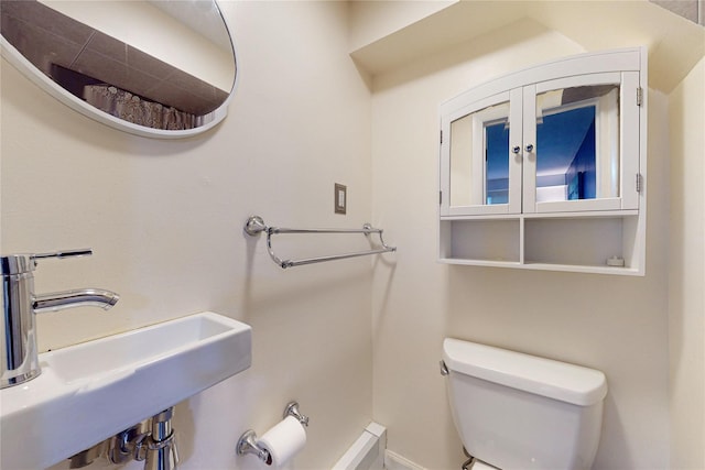 33 Hollowbrook Ct N, Cortlandt Manor, NY 10567 - bathroom with a sink and toilet