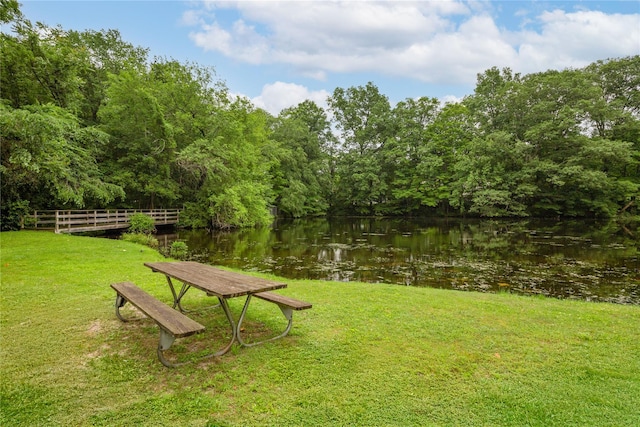 33 Hollowbrook Ct N, Cortlandt Manor, NY 10567 - view of home's community with a water view and a forest view