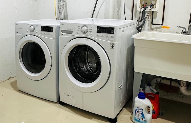 12 Yale Dr, Manhasset, NY 11030 - laundry room featuring washer and dryer