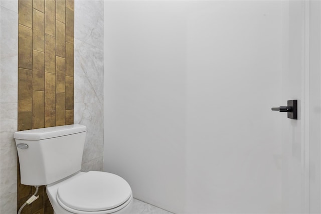 244 Blauvelt Rd Unit 213, Monsey, NY 10952 - bathroom with toilet and tile walls