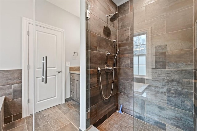 513 3rd St, Newburgh, NY 12550 - bathroom with tiled shower and vanity