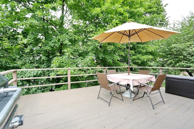 11 Claremont Ln, Suffern, NY 10901 - deck with outdoor dining area