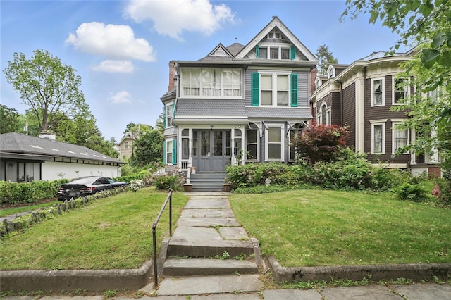 25 Garfield Pl, Poughkeepsie, NY 12601 - victorian home featuring a front yard