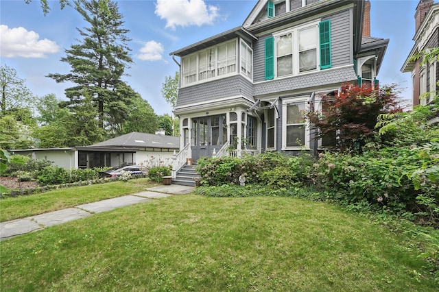 25 Garfield Pl, Poughkeepsie, NY 12601 - victorian home featuring a front yard