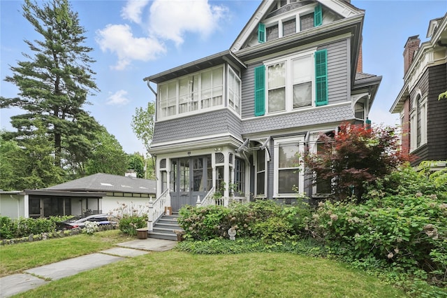 25 Garfield Pl, Poughkeepsie, NY 12601 - victorian house featuring a front yard