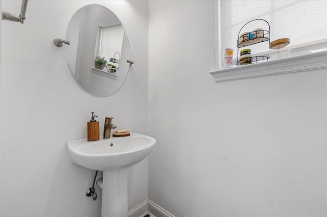 24 Hearthstone Ct Unit 24, Farmingdale, NY 11735 - view of bathroom