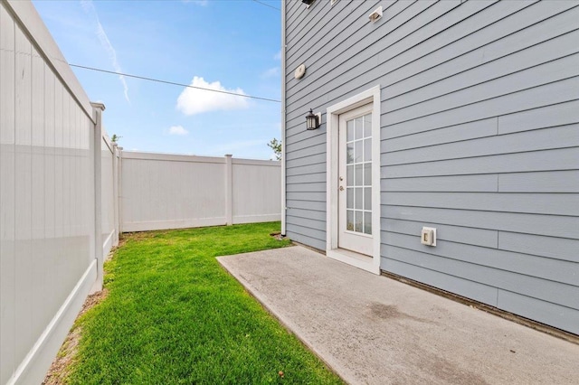 24 Hearthstone Ct Unit 24, Farmingdale, NY 11735 - view of yard featuring a patio area