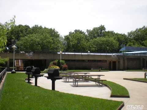152-18 Union Tpke Unit 9P, Flushing, NY 11367 - view of home's community with a yard
