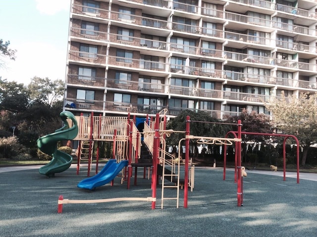 152-18 Union Tpke Unit 9P, Flushing, NY 11367 - view of community play area