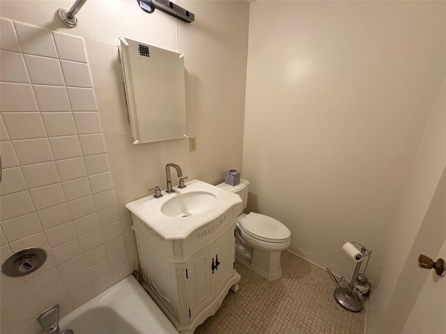 152-18 Union Tpke Unit 9P, Flushing, NY 11367 - bathroom featuring toilet, vanity, tile patterned floors, and shower / bathtub combination