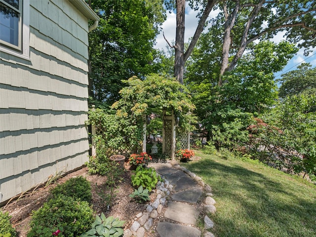 347 Scudder Ave, Northport, NY 11768 - view of grassy yard