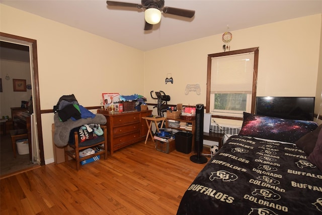 113 Edgeworth St, Valley Stream, NY 11581 - bedroom with wood finished floors and a ceiling fan