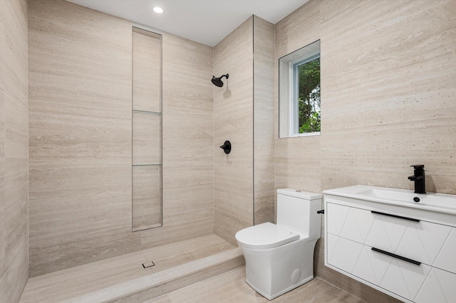 8 Junard Dr, Roslyn, NY 11576 - bathroom with tiled shower, vanity, and recessed lighting