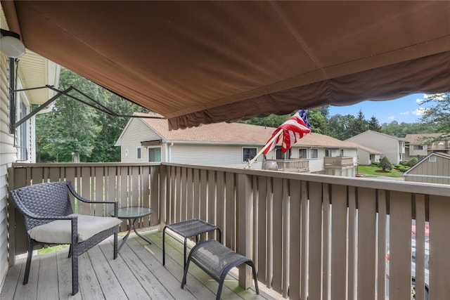 96 Molly Pitcher Ln Unit H, Yorktown Heights, NY 10598 - wooden terrace featuring a residential view