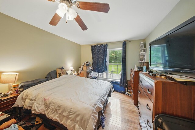 346 Stone School House Rd, Bloomingburg, NY 12721 - bedroom featuring light wood-style floors and a ceiling fan