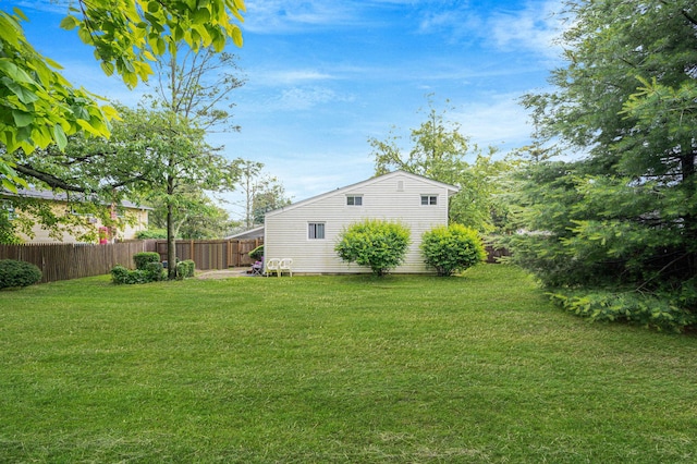 9 Laurie Rd, Brentwood, NY 11717 - view of yard