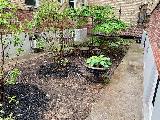 72-17 34th Ave Unit 1H, Jackson Heights, NY 11372 - view of yard