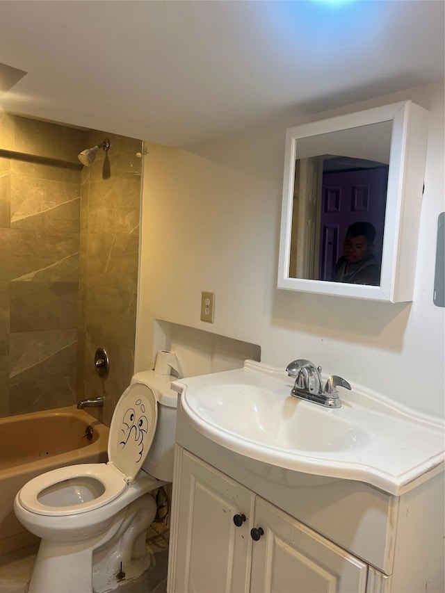 20 Rollin Ln, Brentwood, NY 11717 - full bath featuring toilet, vanity, and bathing tub / shower combination