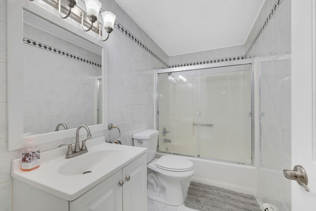 8 Mueller Mountain Rd, Putnam Valley, NY 10579 - full bath featuring tile walls, vanity, toilet, and bath / shower combo with glass door