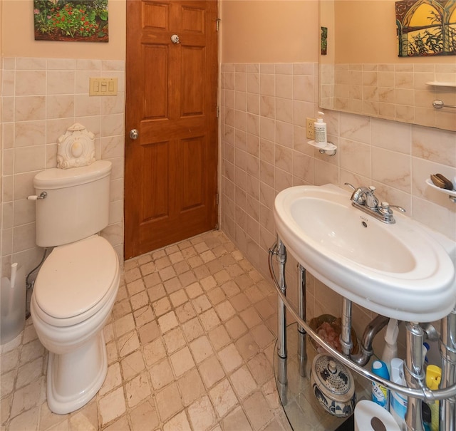 6807 State Route 42, Woodbourne, NY 12788 - half bath featuring tile walls and wainscoting