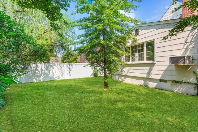 628 8th Ave, New Hyde Park, NY 11040 - view of yard