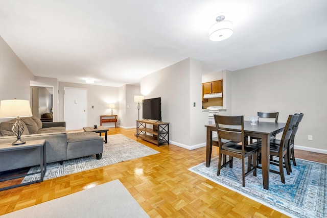 1 Birchwood Ct Unit 1N, Mineola, NY 11501 - dining room featuring baseboards