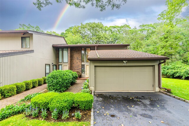 43 Carriage Ct, Jericho, NY 11753 - mid-century modern home with asphalt driveway and a garage