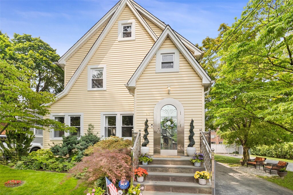 50 Askins Pl, New Rochelle, NY 10801 - photo 1
