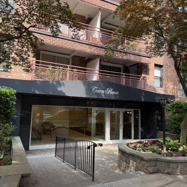 43-25 Douglaston Pkwy Unit 2D, Douglaston, NY 11363 - view of building exterior