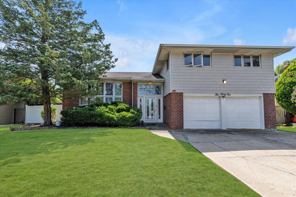 541 Woodbury Rd, Plainview, NY 11803 - photo 1