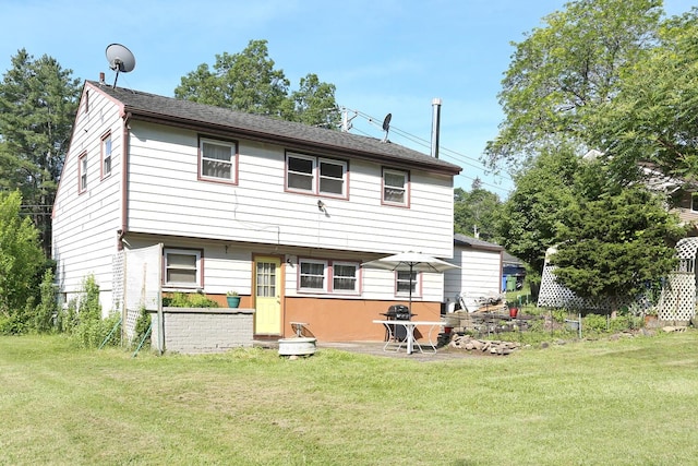 38 Wilson St, Middletown, NY 10940 - back of property featuring a lawn