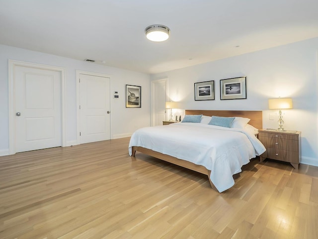 70 Scudders Ln, Roslyn Harbor, NY 11576 - bedroom featuring light wood finished floors and baseboards