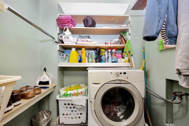 80-04 Cowles Ct, Middle Village, NY 11379 - laundry area with washer / clothes dryer
