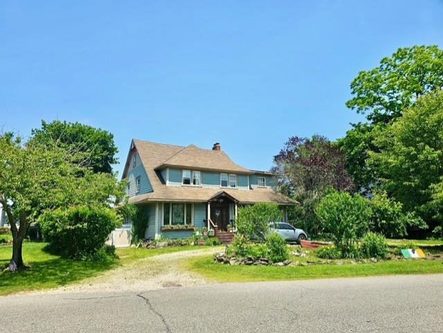 268 Windsor Ave, Brightwaters, NY 11718 - view of front of home featuring a chimney and dirt driveway