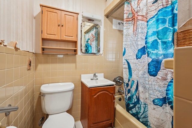 334 Union Ave, Peekskill, NY 10566 - bathroom featuring shower / bath combo, vanity, and tile walls