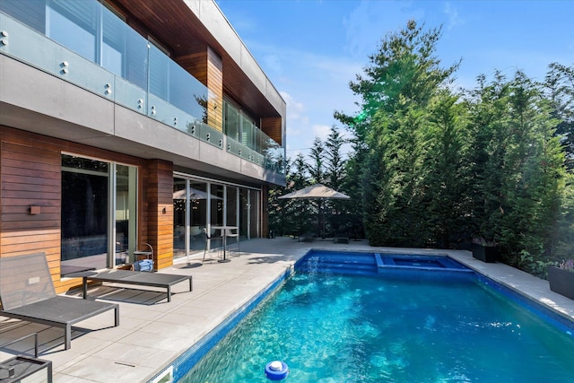 1555 Stevenson Rd, Hewlett, NY 11557 - view of swimming pool featuring a patio and a pool with connected hot tub